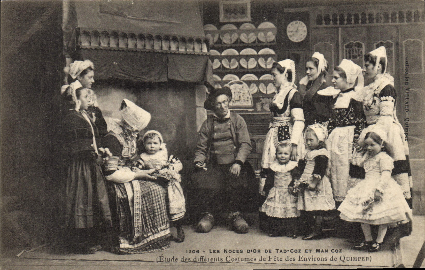 CPA Folklore Les noces d'or de Tad Coz et Man Coz Costumes de fete des environs de Quimper 