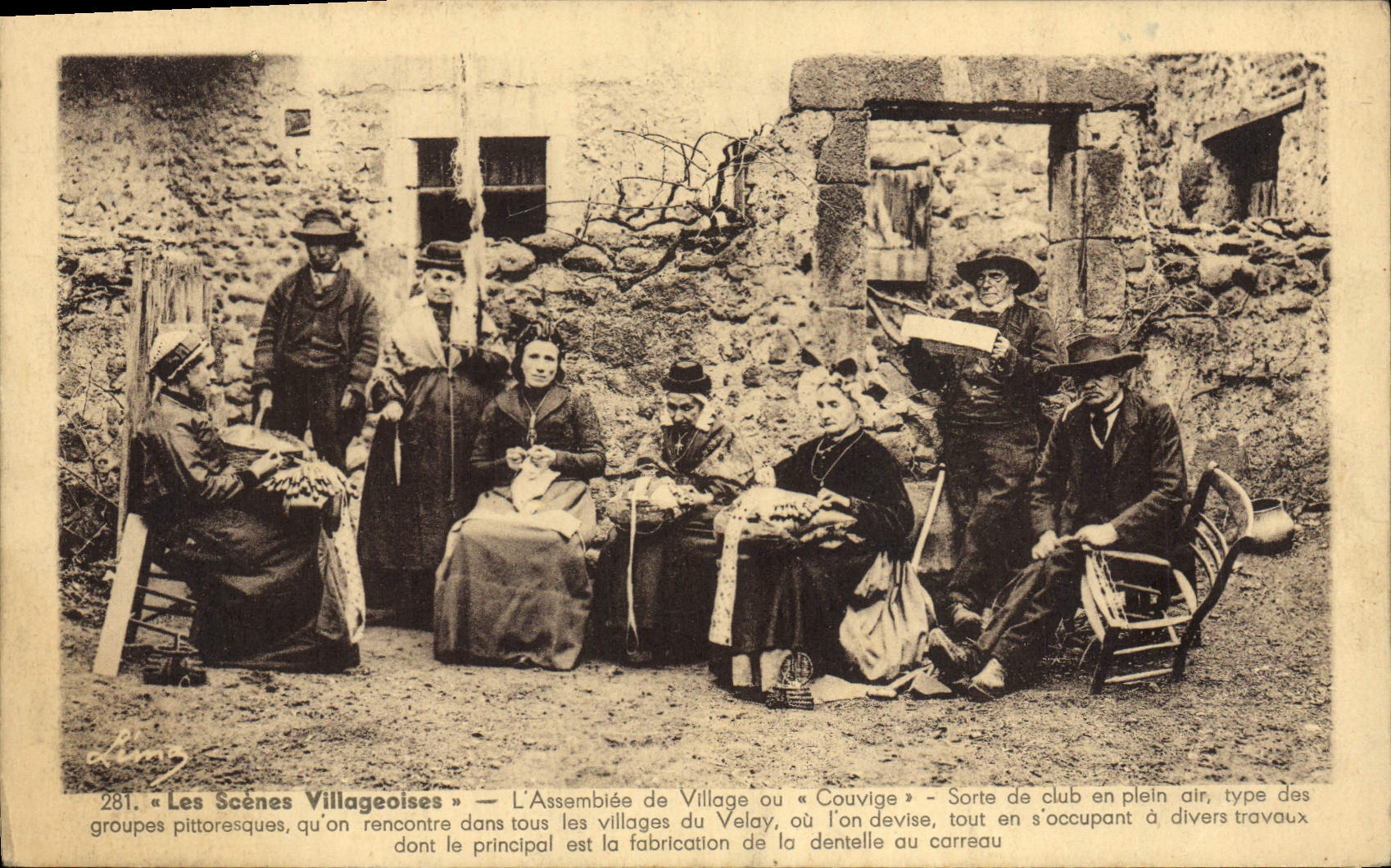 CPA Folklore Dentelle Dentelliere L'assemblee du village ou Couvige Le Velay 