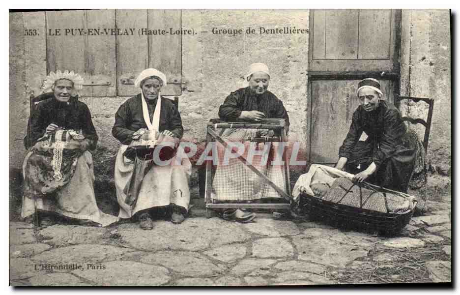 Le Puy-en-Velay (Haute-Loire) — Groupe de Dentellières — L’Hirondelle, Paris