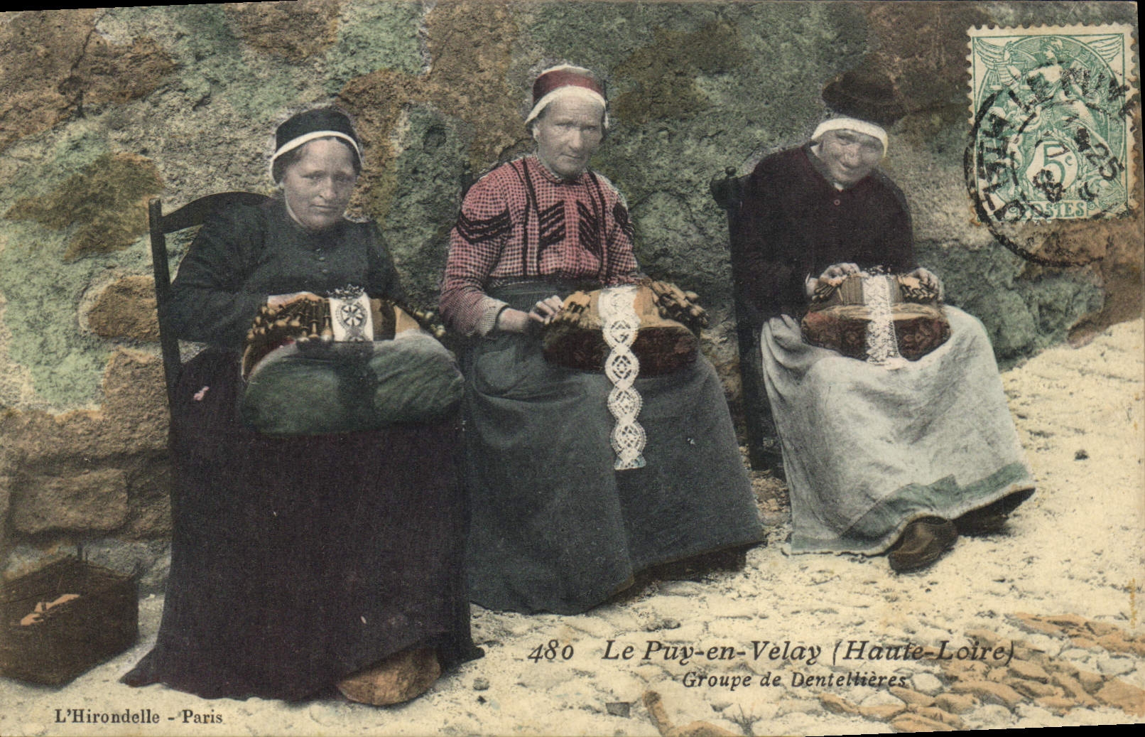 CPA Folklore Dentelle Dentelliere Le Puy en Velay Groupe de dentellieres 