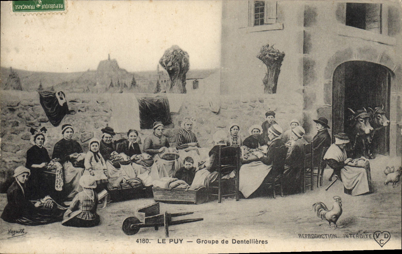 CPA Folklore Dentelle Dentelliere Le Puy Groupe de dentellieres 