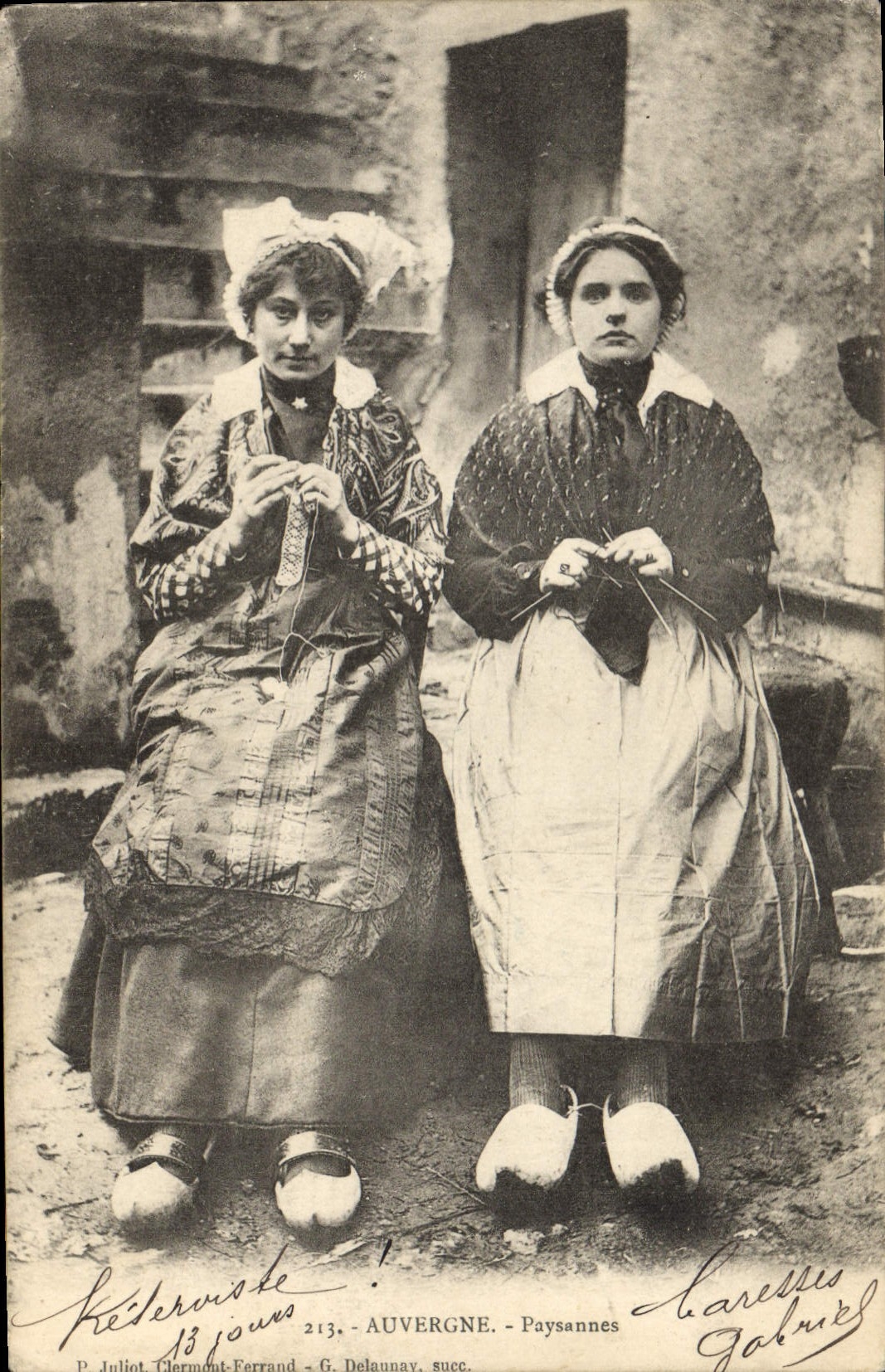 CPA Folklore Dentelle Dentelliere Auvergne Paysannes 