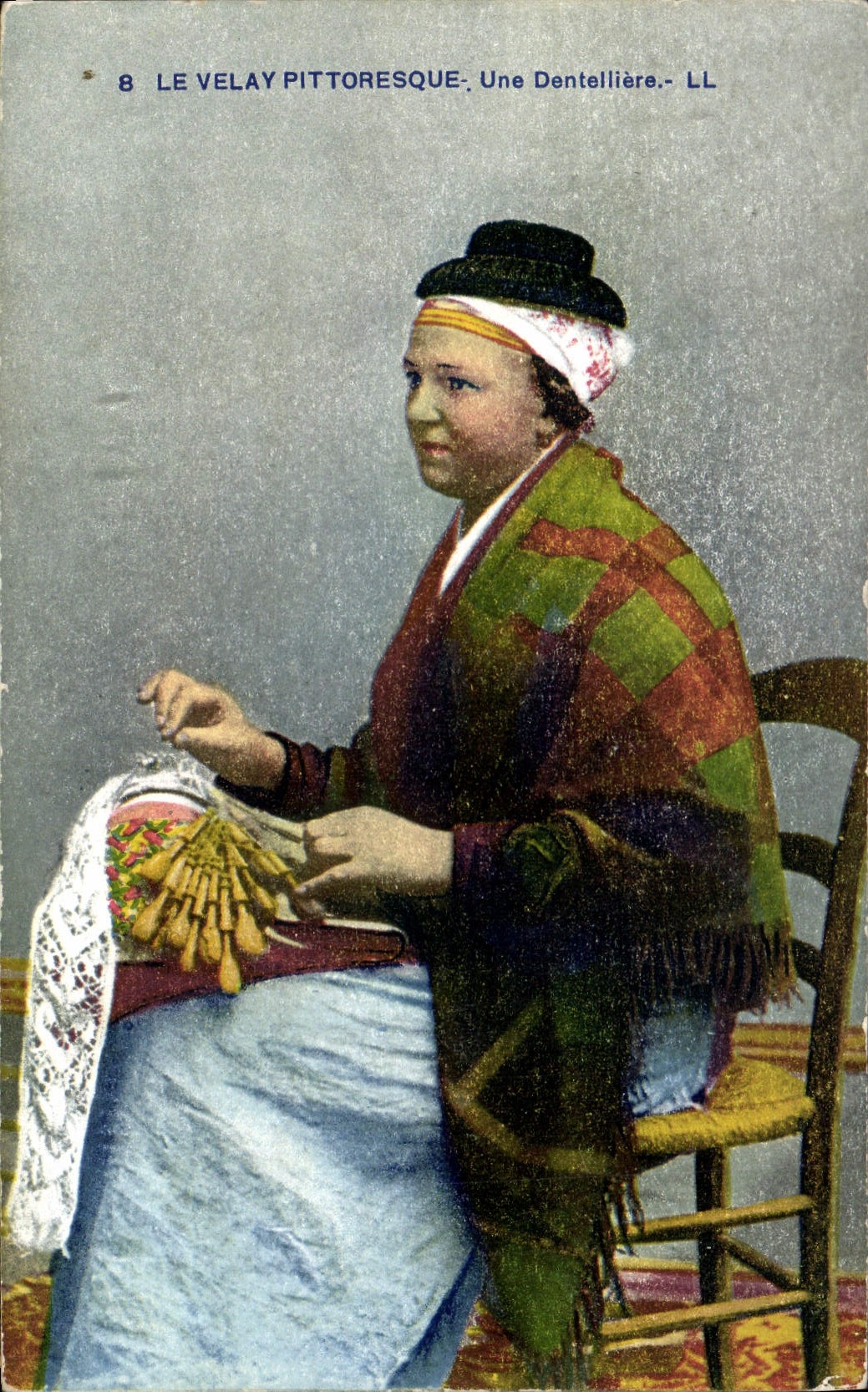 CPA Folklore Dentelle Dentelliere Le Velay 
