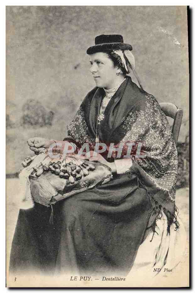 CPA Folklore Dentelle Dentelliere Le Puy 