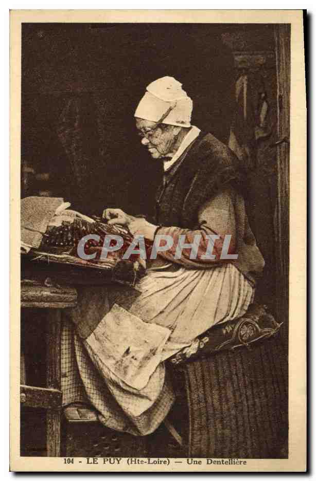 CPA Folklore Dentelle Dentelliere Le Puy 