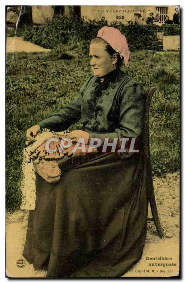 CPA Folklore Dentelle Dentelliere Auvergnate Le Velay 