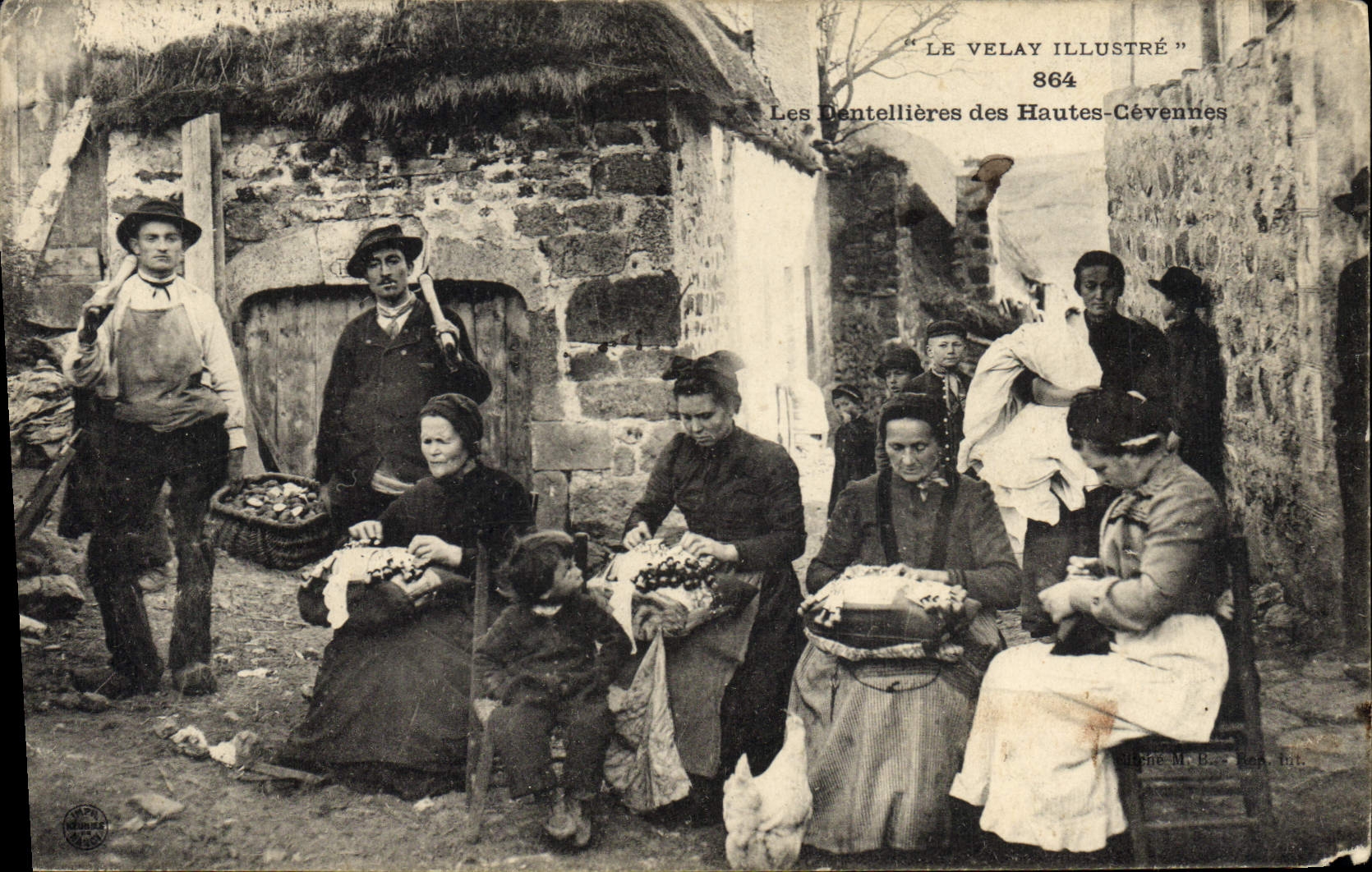 CPA Folklore Dentelle Dentelliere Le Velay Les dentellieres des Hautes Cevennes