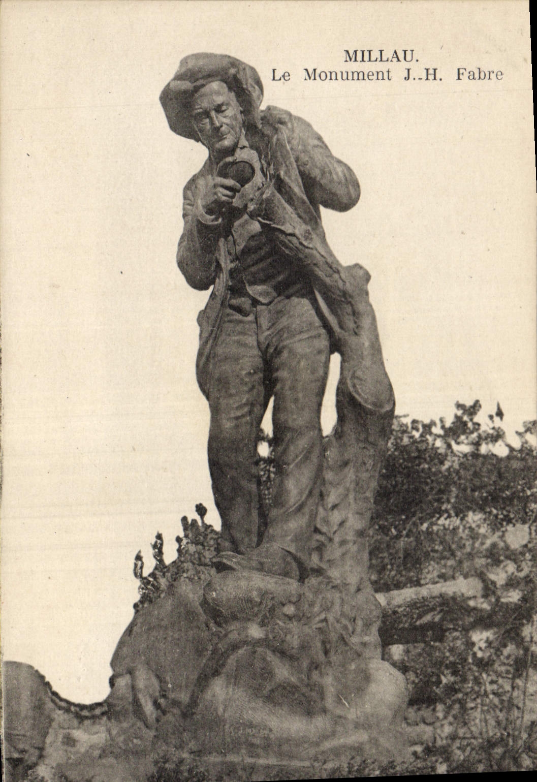 CPA Millau Le monument JH Fabre 