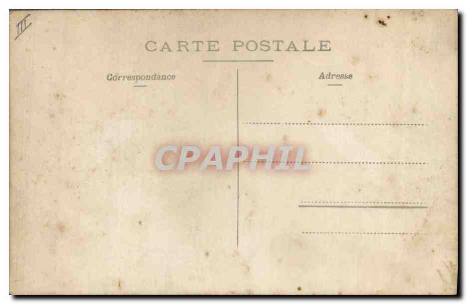 Jeune cavalier sur cheval — homme en costume tenant les rênes — devant une écurie — Verso