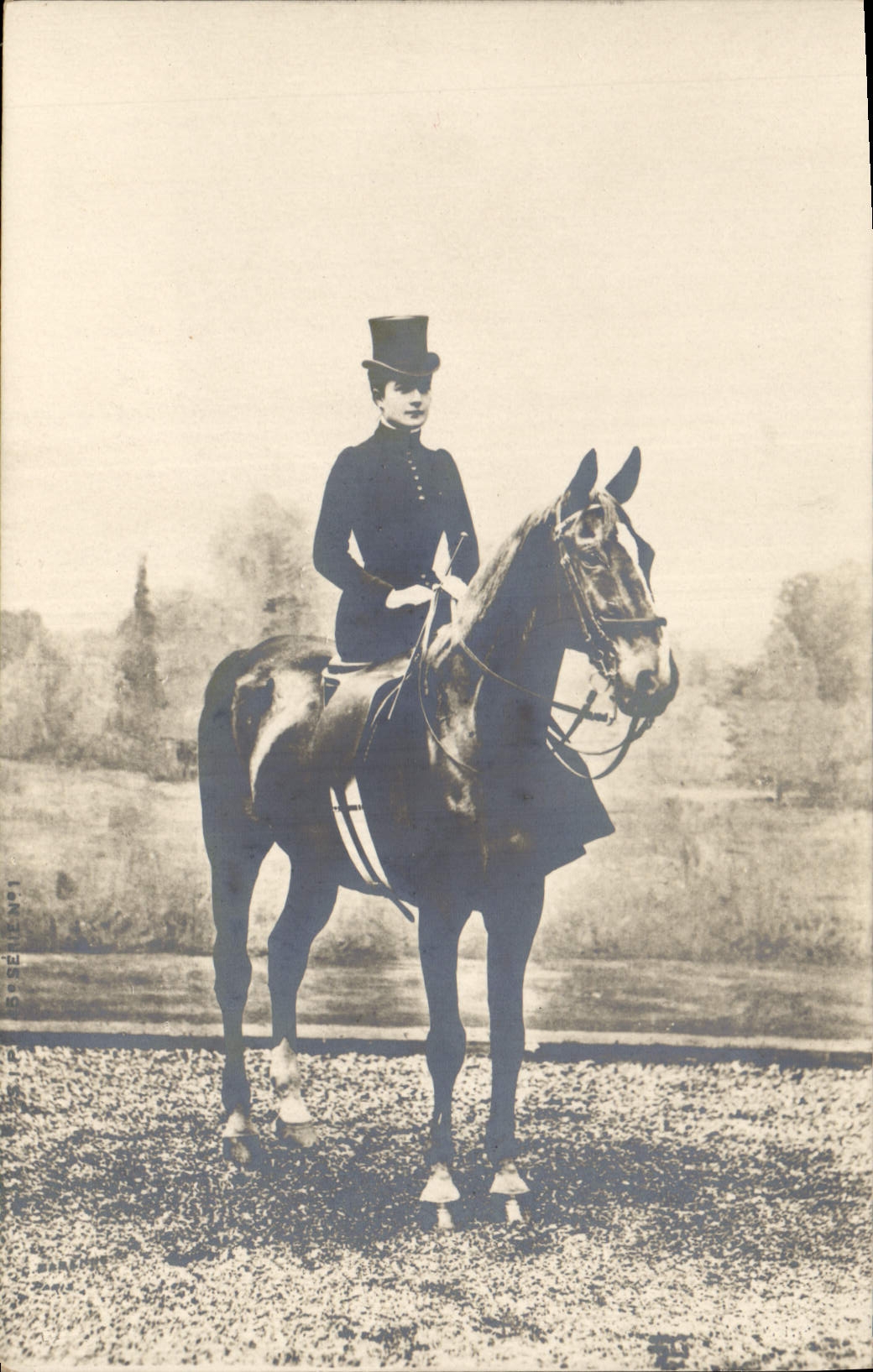 Cavalier en tenue d'équitation — Éditeur : BESSENE N°1
