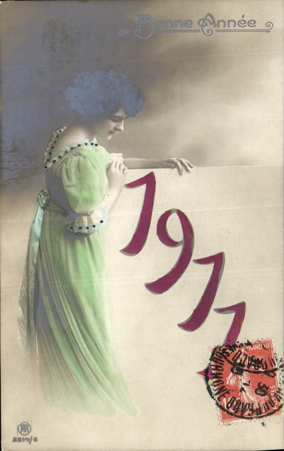 Femme en robe verte — Bonne Année 1917 — Éditeur anonyme, n° 2514/6