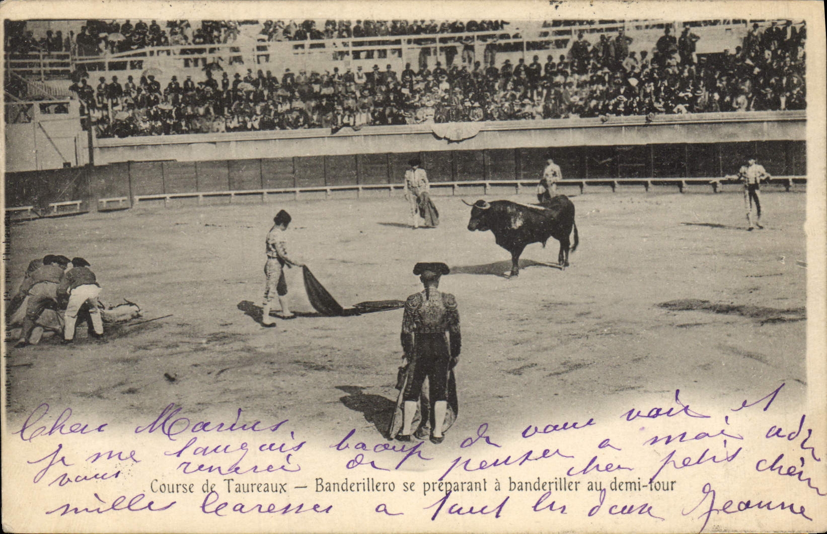CPA Corrida Course de taureaux Banderillero se preparant a banderiller au demi tour 