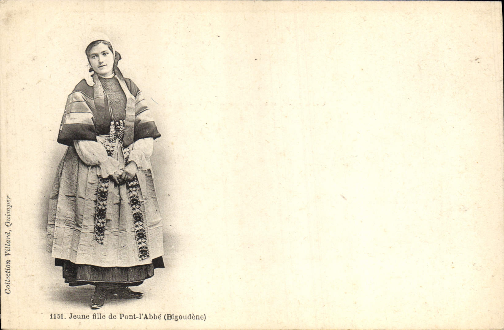 CPA Folklore Jeune fille de Pont L'Abbe Bigoudene 