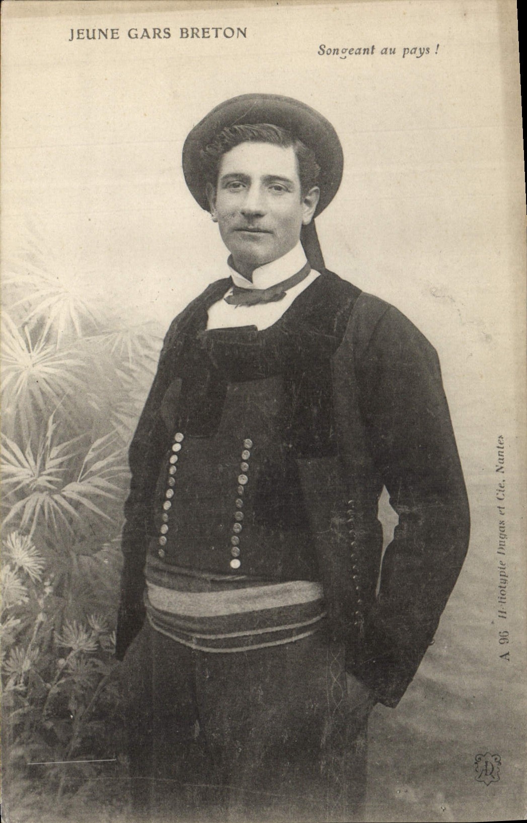CPA Folklore Jeune gars breton 