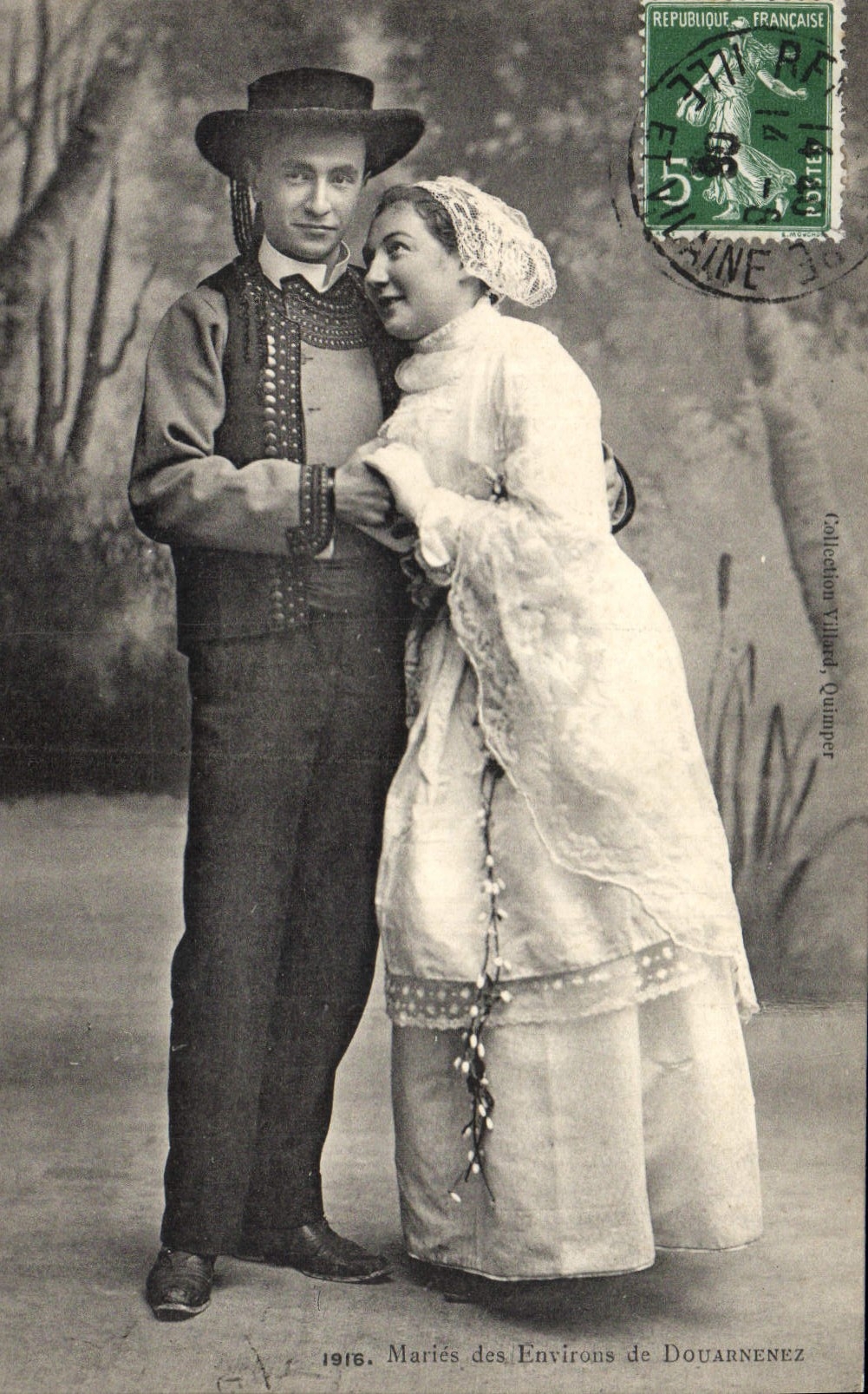 CPA Folklore Maries des environs de Douarnenez Mariage