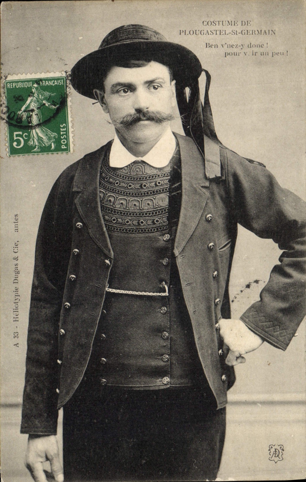 CPA Folklore Costume de Plougastel St Germain