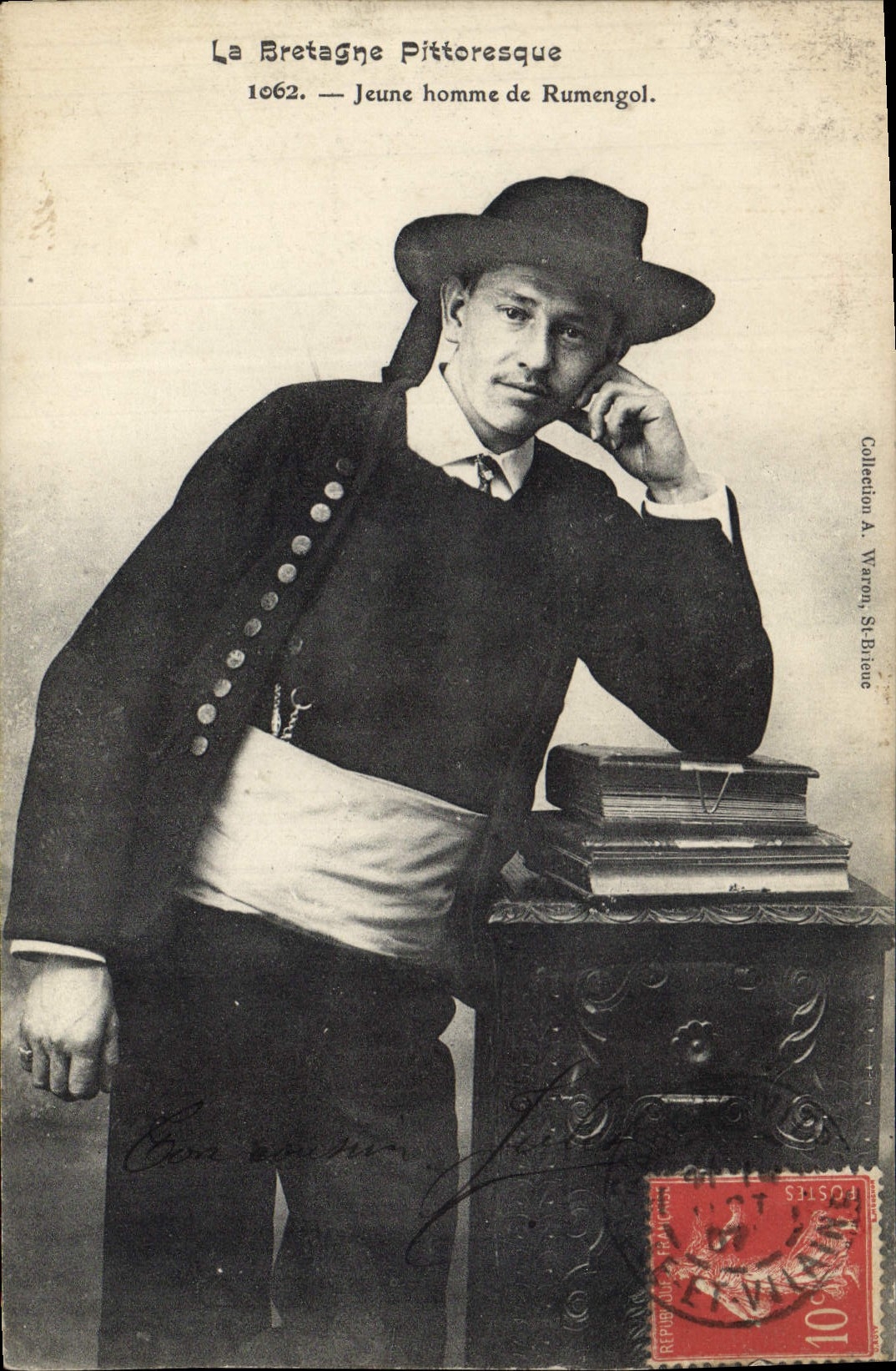 CPA Folklore Jeune homme de Rumengol