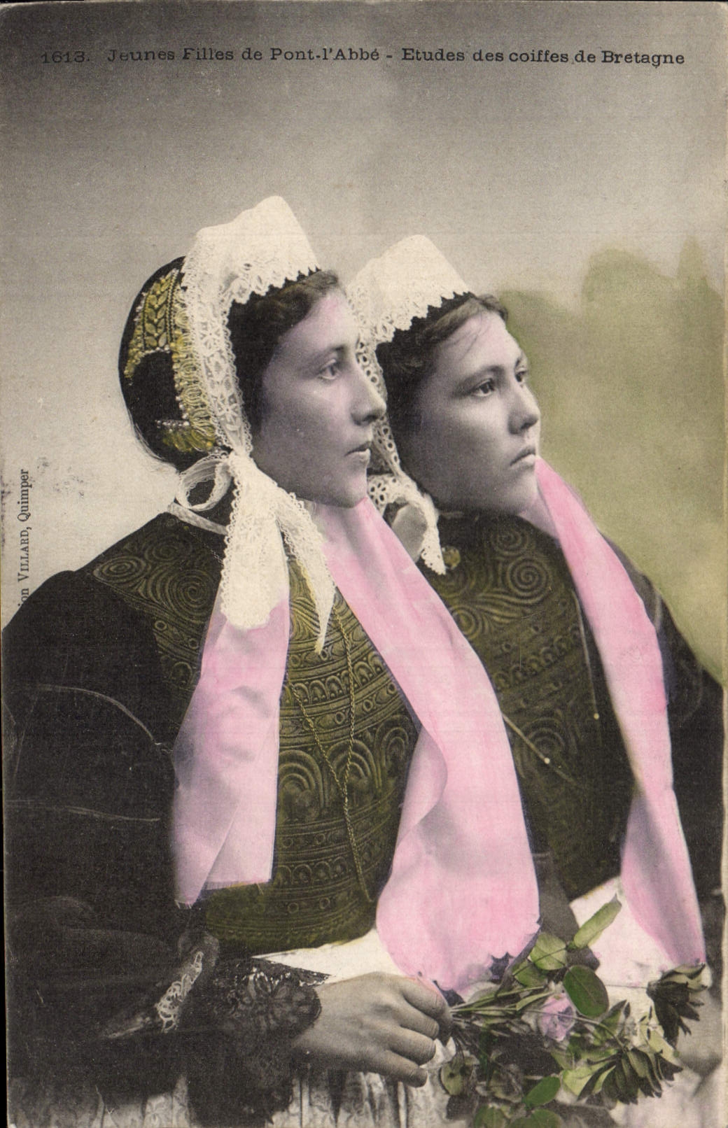 CPA Folklore Jeunes filles de Pont L'Abbe 