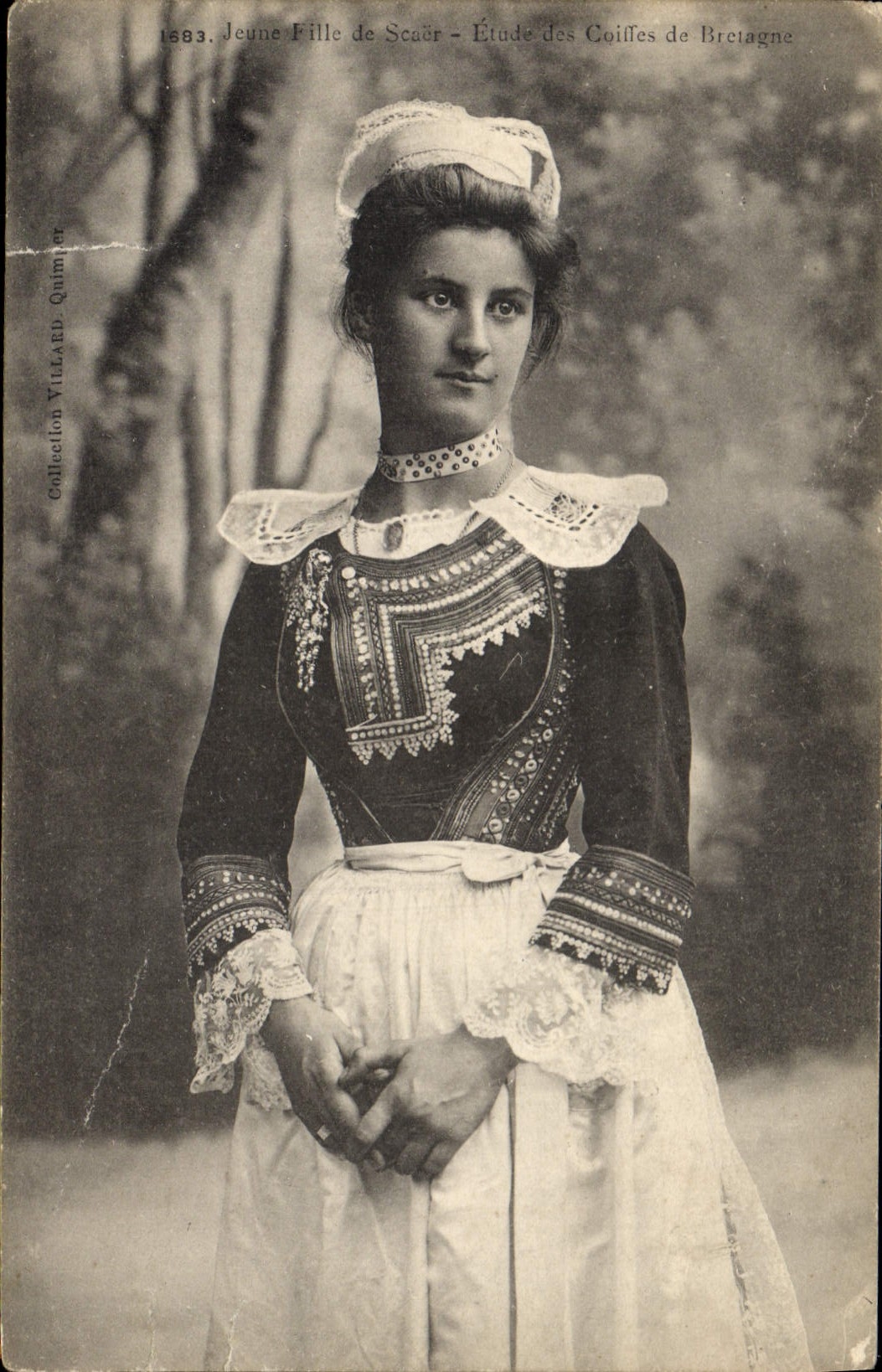 CPA Folklore Jeune fille de Scaer 