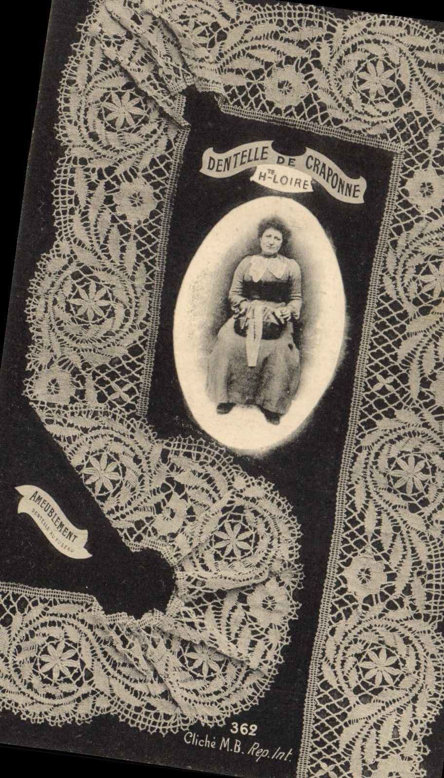 CPA Folklore Dentelle Dentelliere Craponne Haute Loire Ameublement