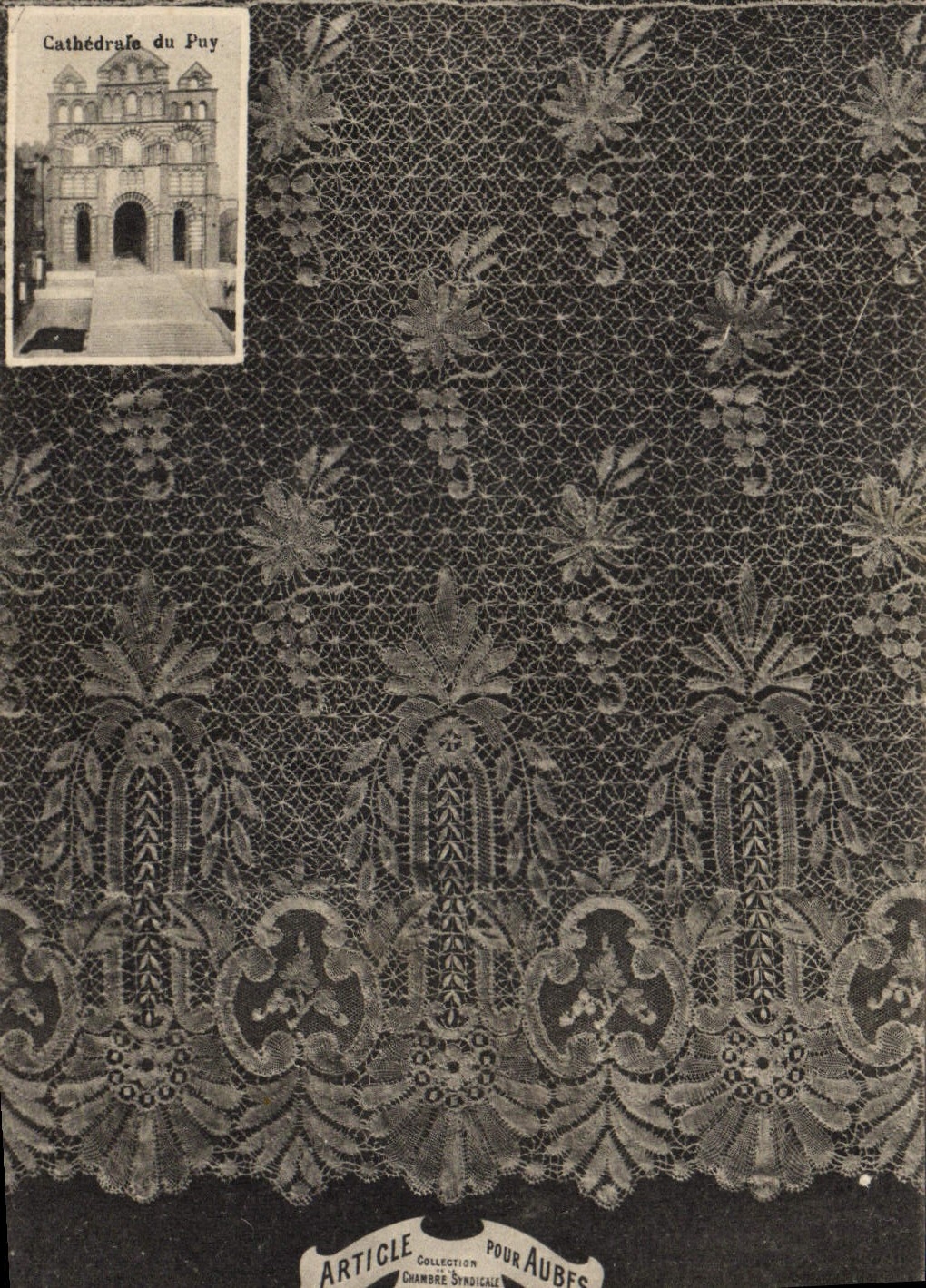 CPA Folklore Dentelle Dentelliere Cathedrale du Puy