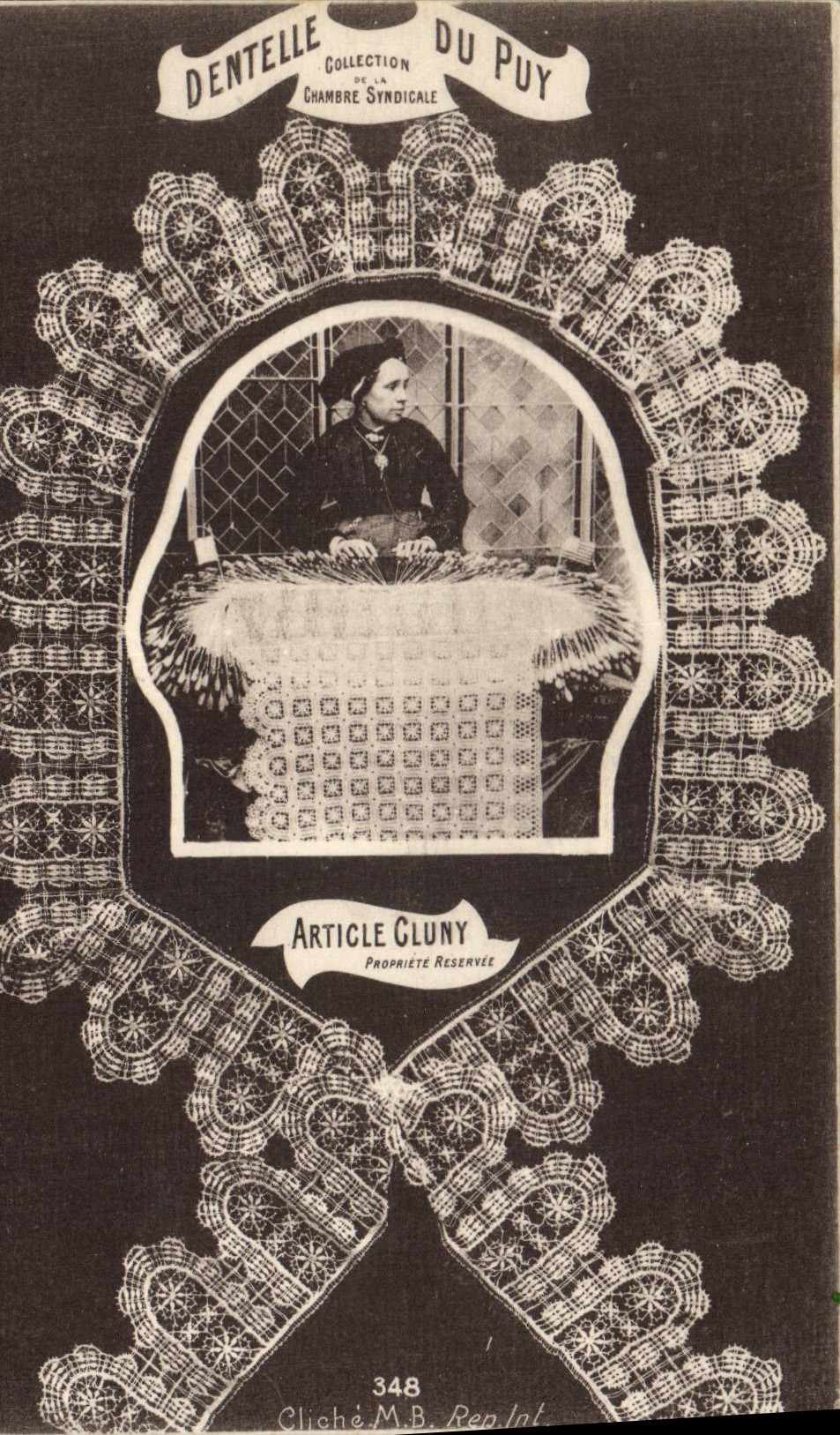 CPA Folklore Dentelle Dentelliere Article Cluny