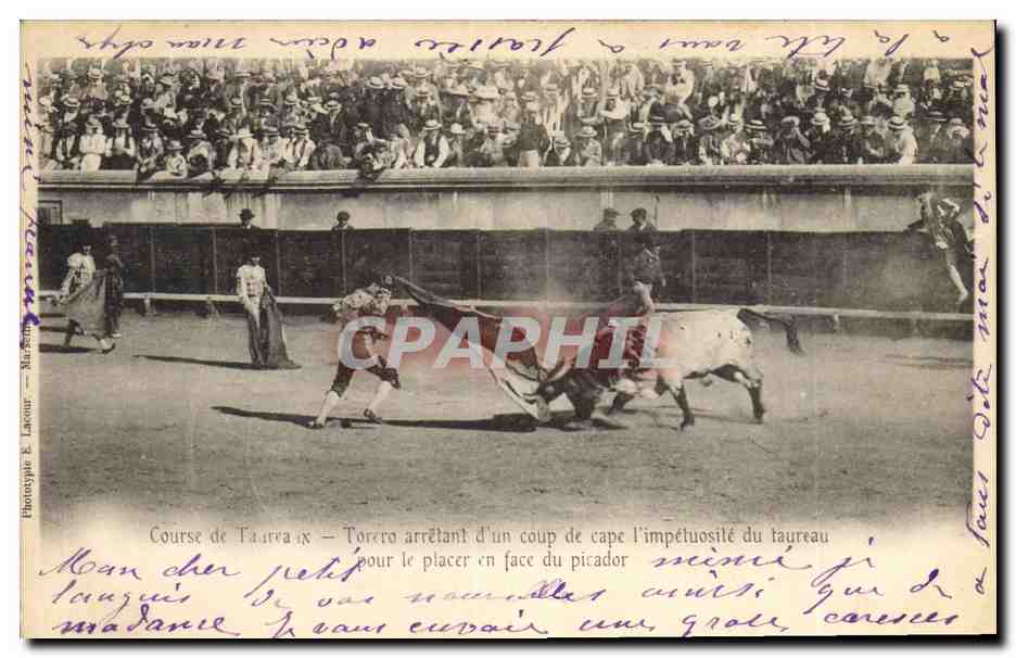 Course de Taureaux — Torero arrêtant d'un coup de cape l'impétuosité du taureau — Photographe E. Lacour — Marseille
