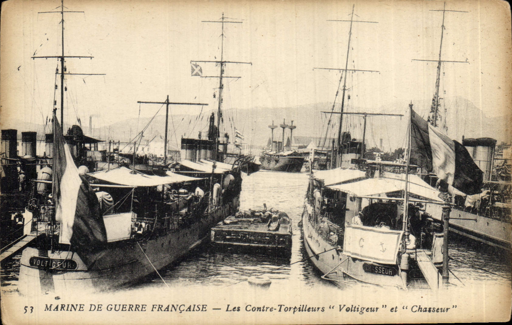 CPA Bateau de Guerre Les contre torpilleurs Voltigeur et Chasseur 