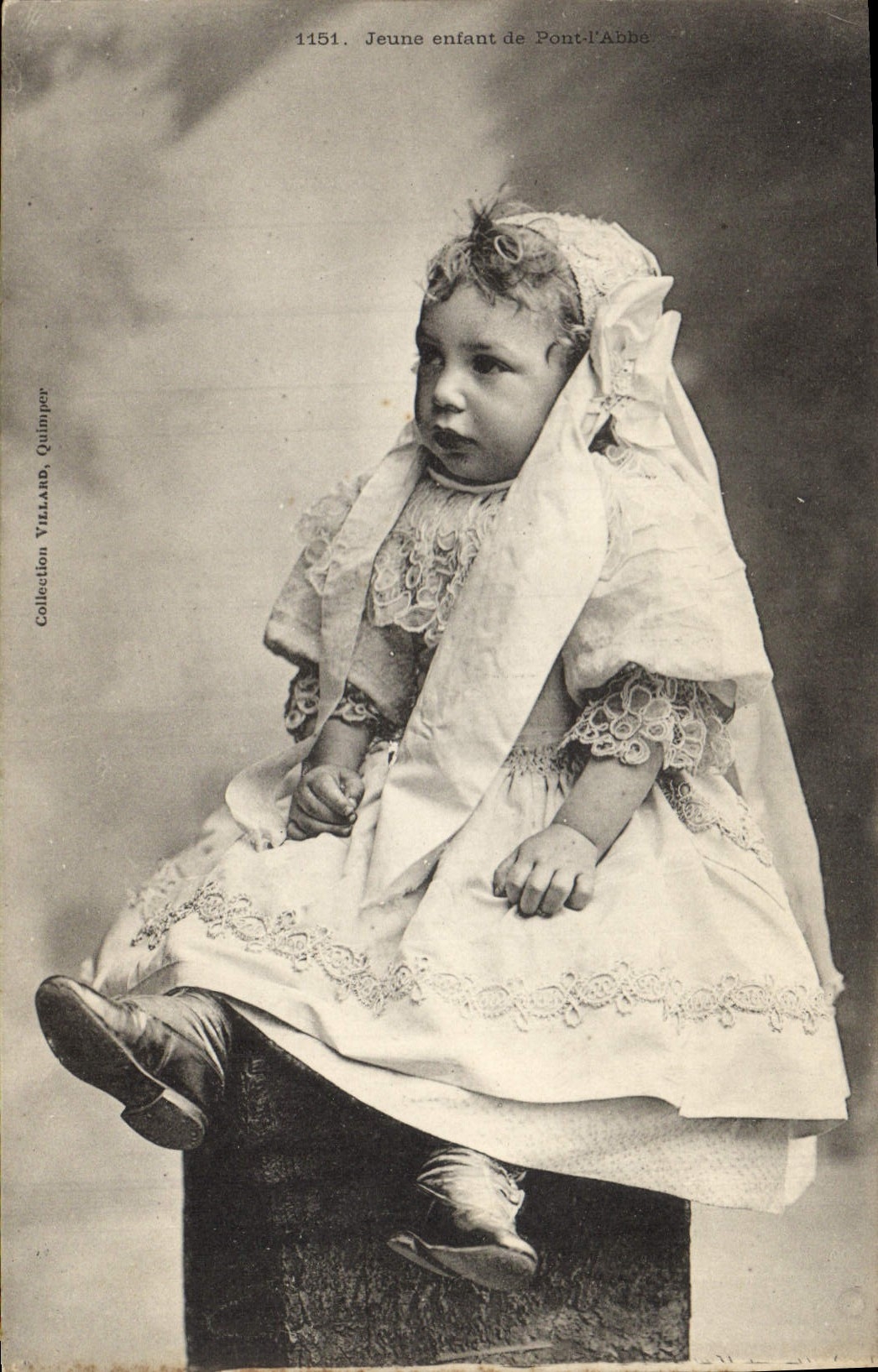 CPA Folklore Jeune enfant de Pont L'Abbe 