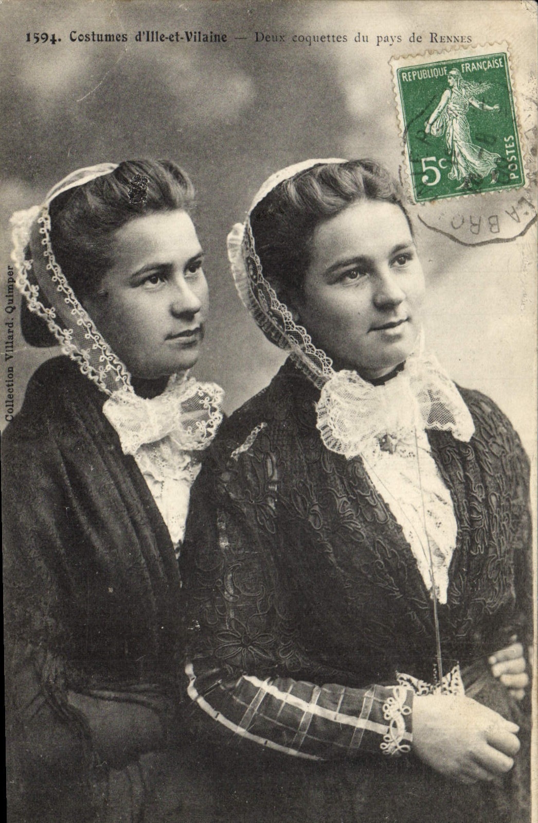 CPA Folklore Ille et Vilaine Deux coquettes du pays de Rennes 