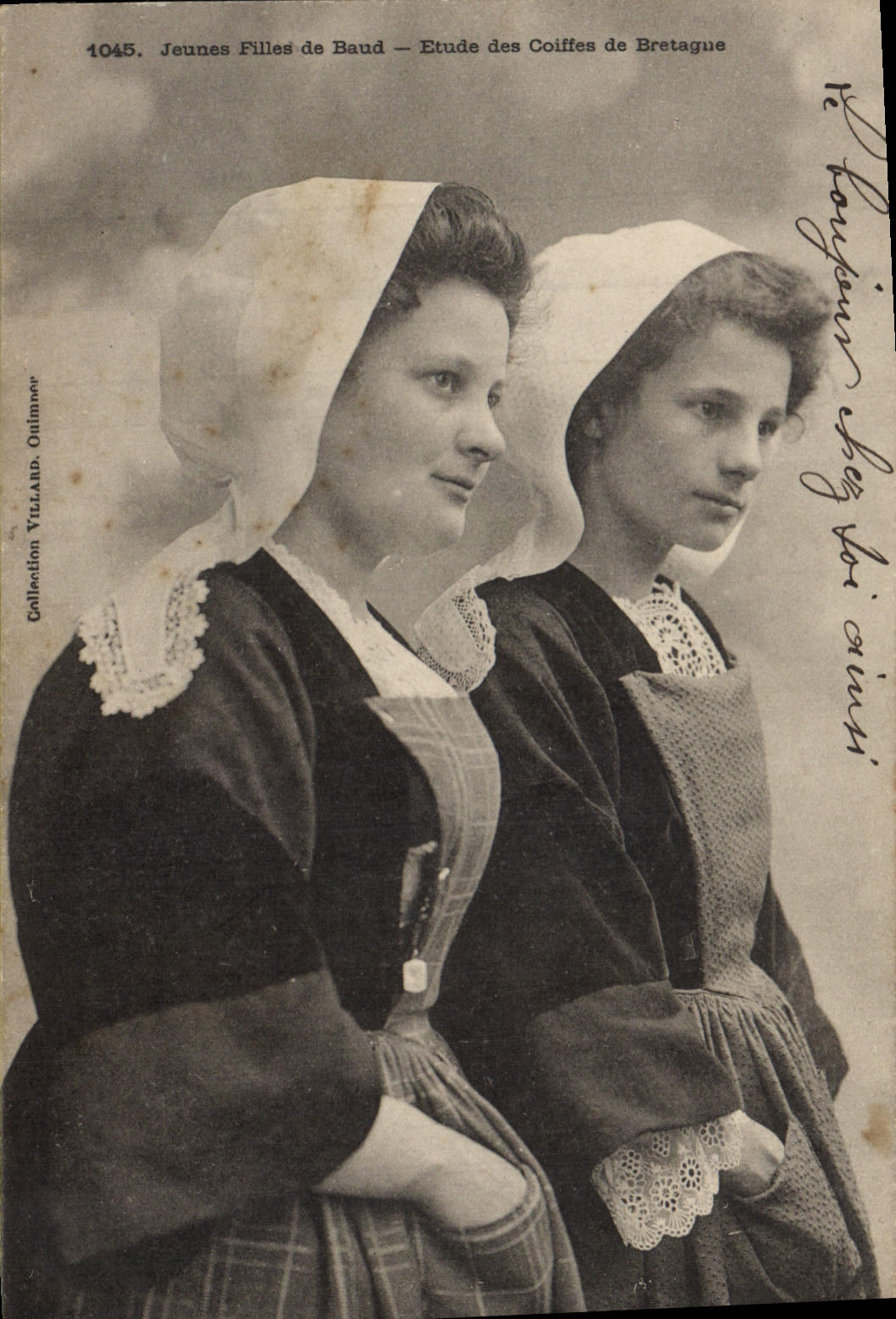 CPA Folklore Jeunes filles de Baud 