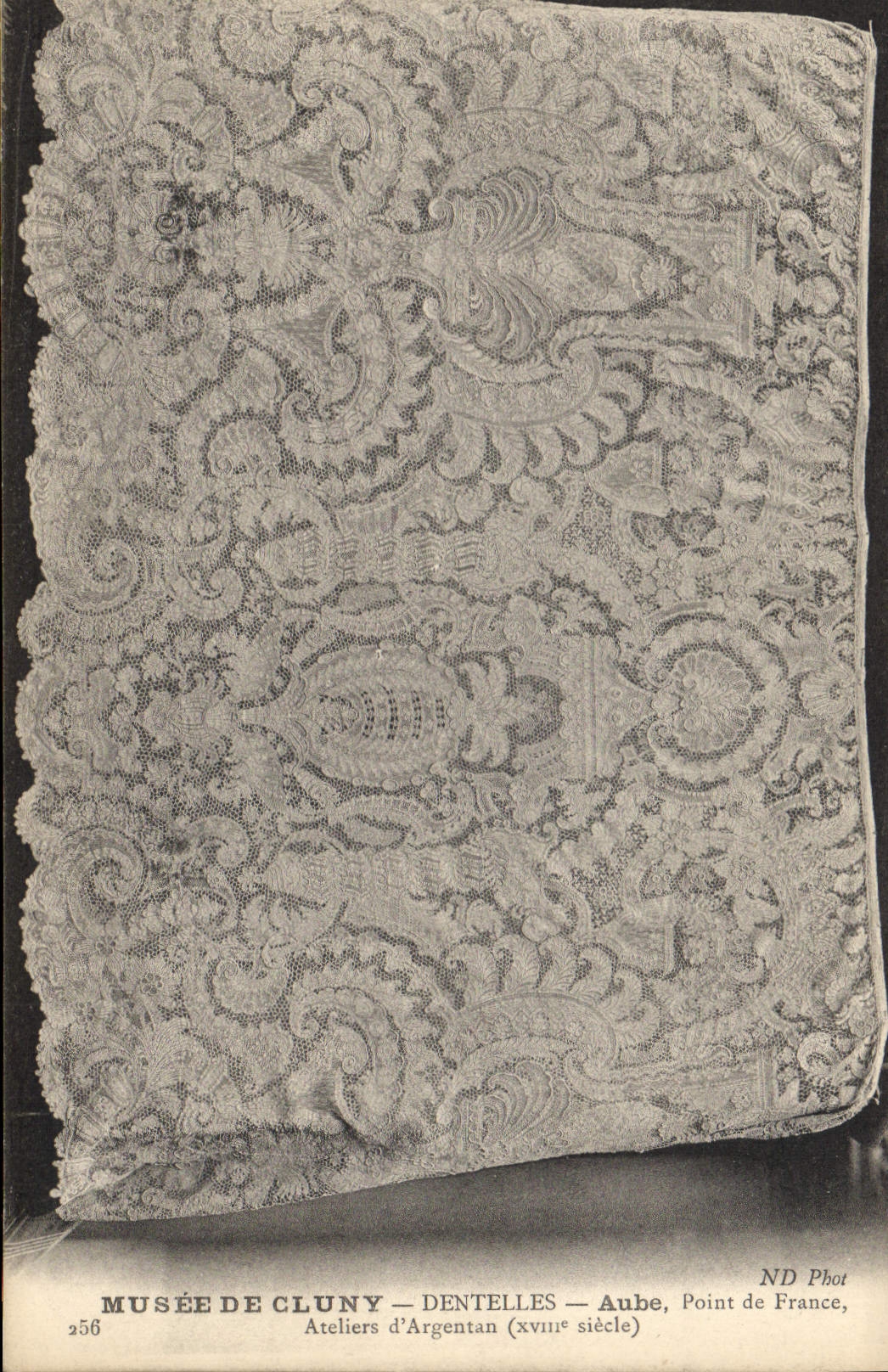 CPA Dentelle Dentelliere Musee de Cluny Dentelles Aube Point de France Ateliers d'Argentan