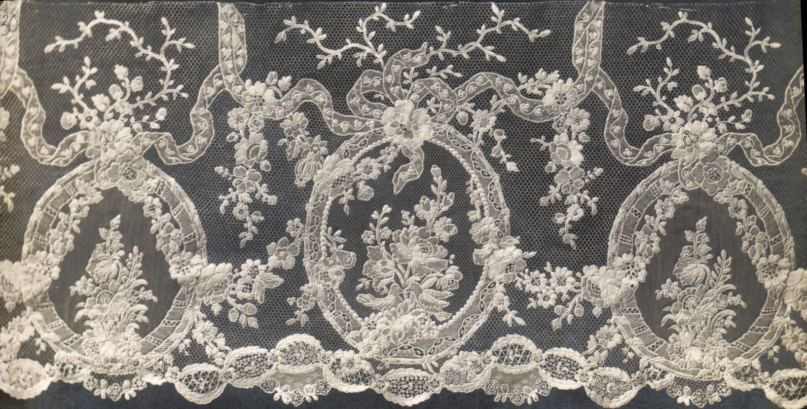 CPA Dentelle Dentelliere Point d'Alencon