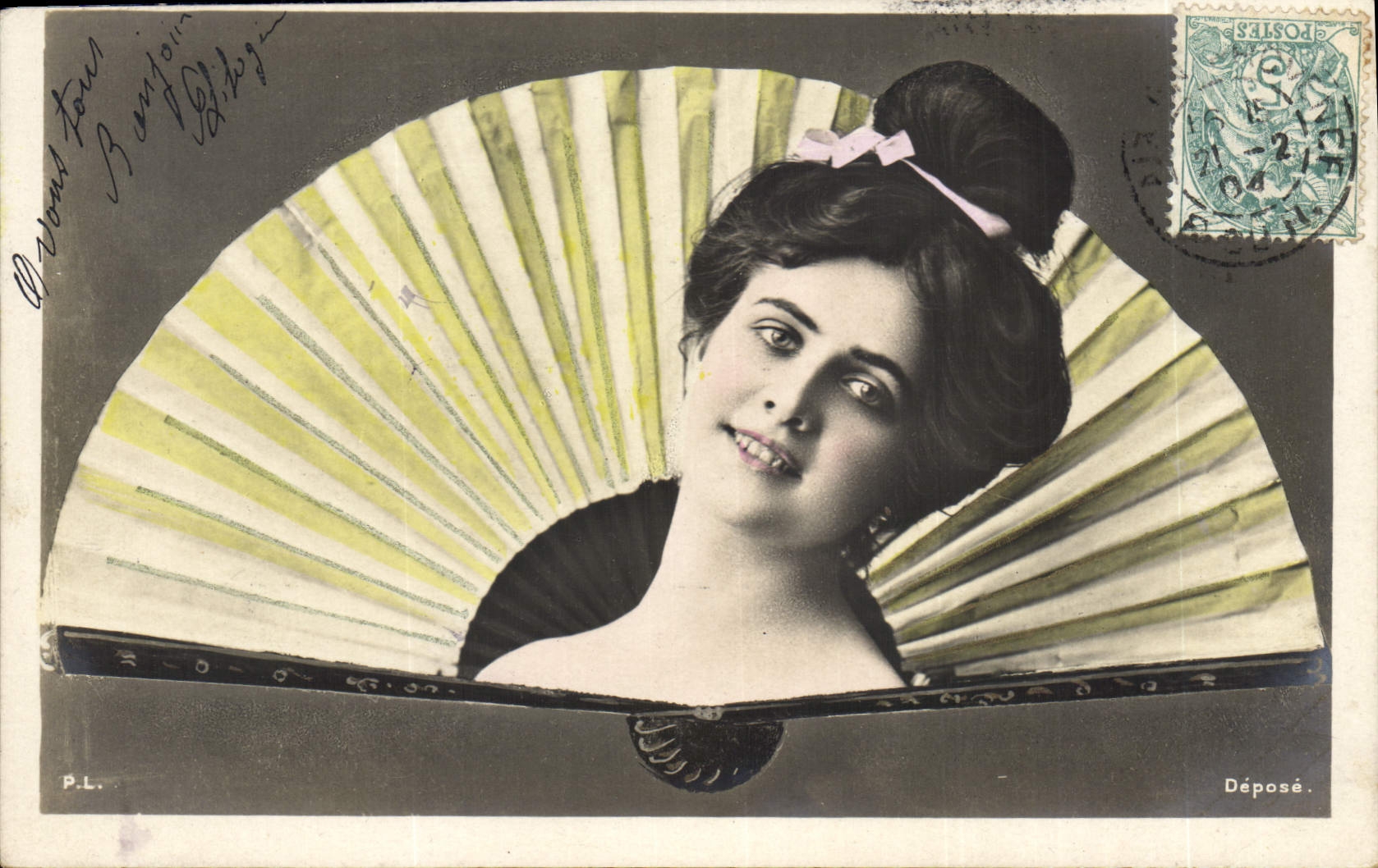 Jeune femme avec éventail — P.L. — Déposé. — Timbre 5c bleu-vert oblitéré
