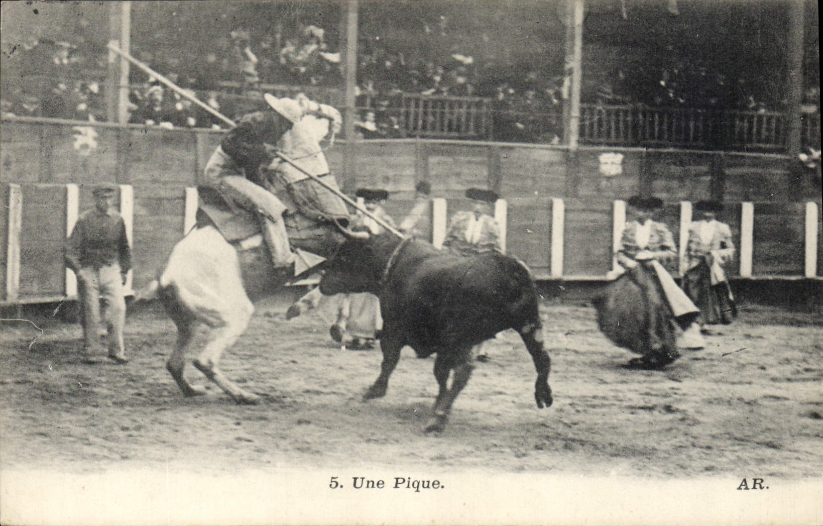 Une Pique — scène de corrida — AR.