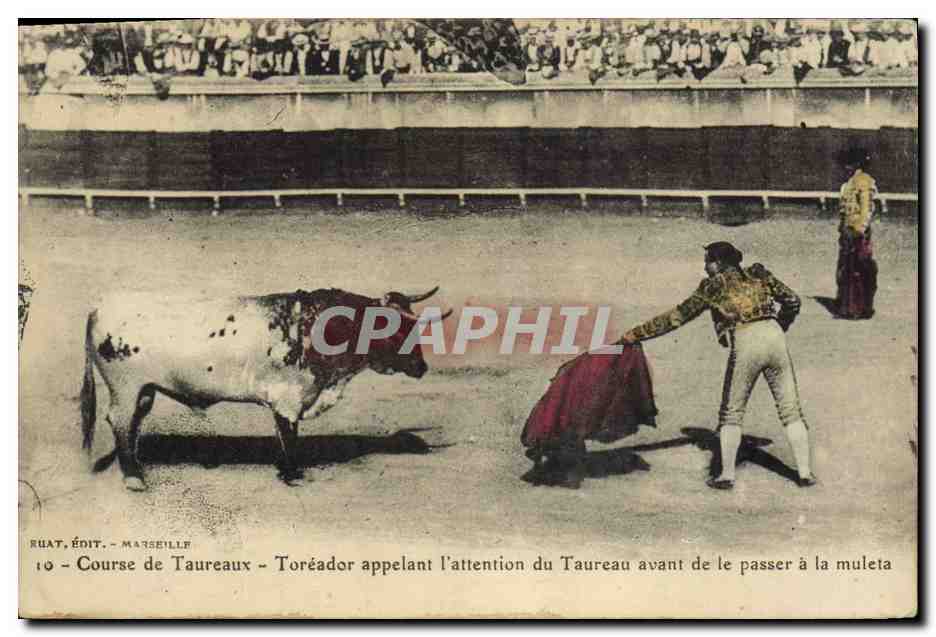 CPA Corrida Course de taureaux Toreador appelant l'attention du taureau avant de la passer a la muleta