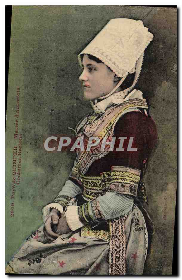 CPA Folklore Pays de Quimper Mariee d'autrefois 