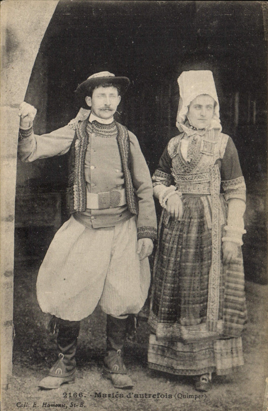 CPA Folklore Maries d'autrefois Mariage Quimper