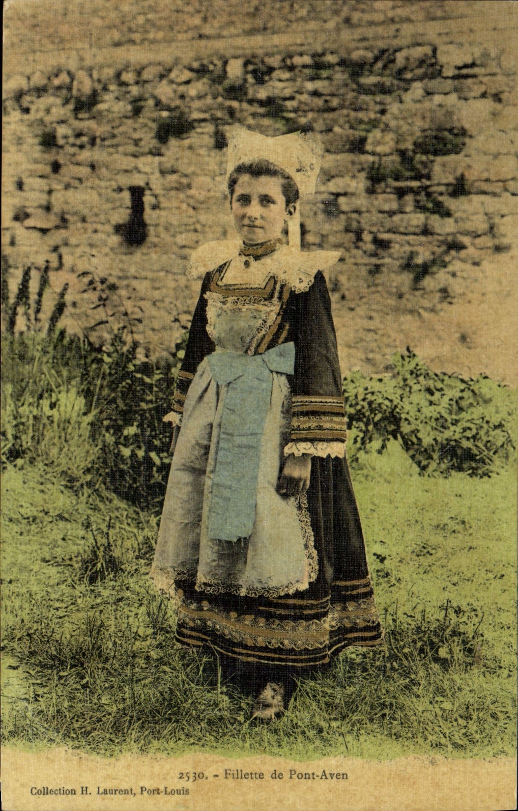 CPA Folklore Fillette de Pont Aven