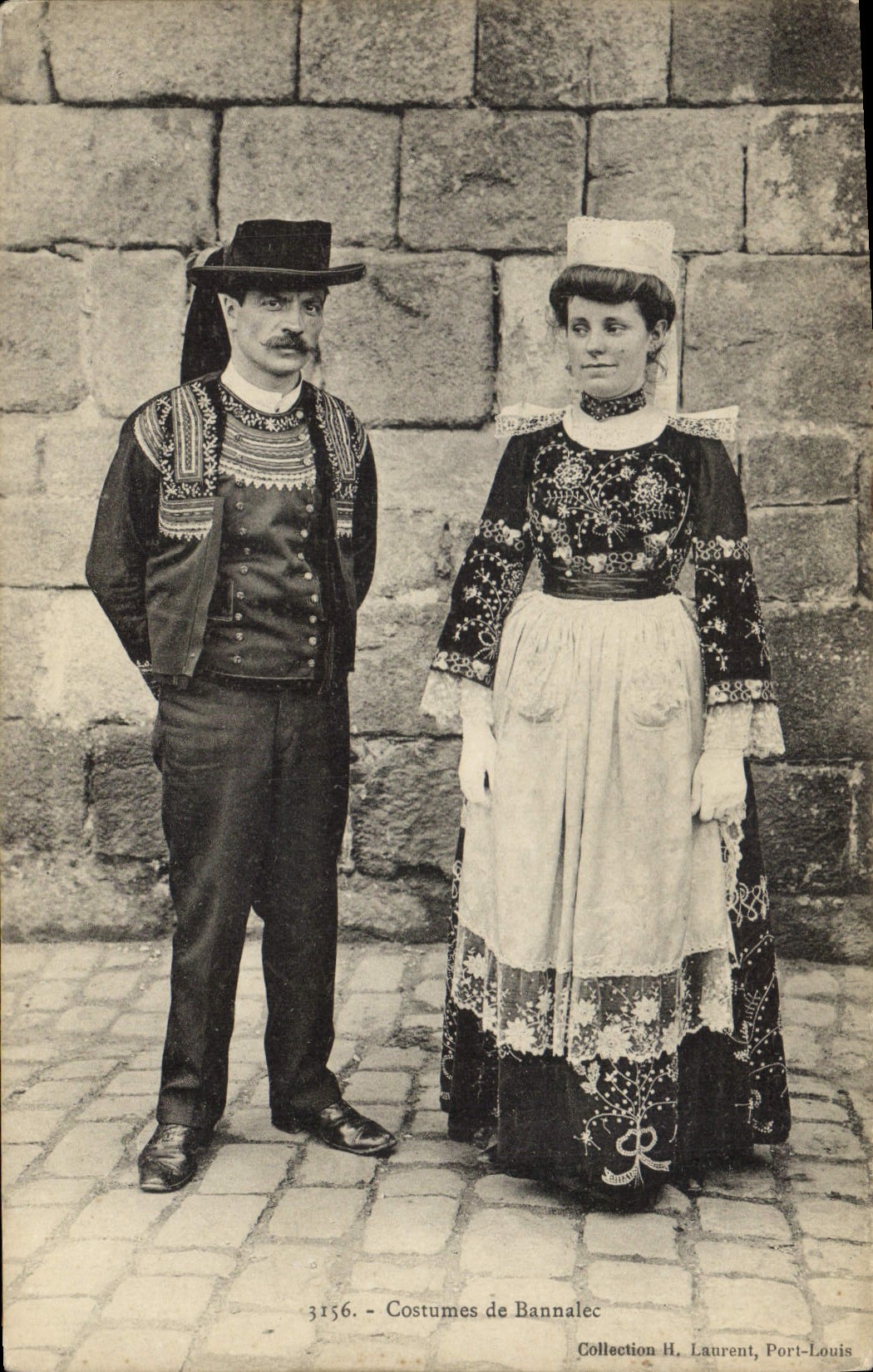 CPA Folklore Costumes de Bannalec