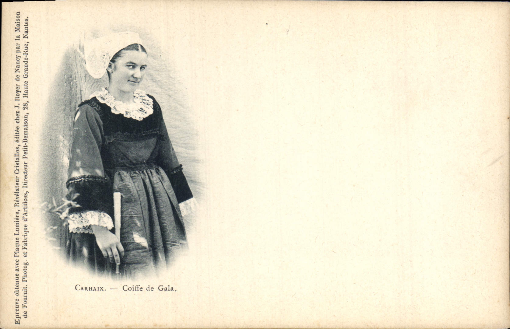Jeune femme en costume traditionnel — Carhaix — éditée par J. Royer, Nancy, Haute-Marne