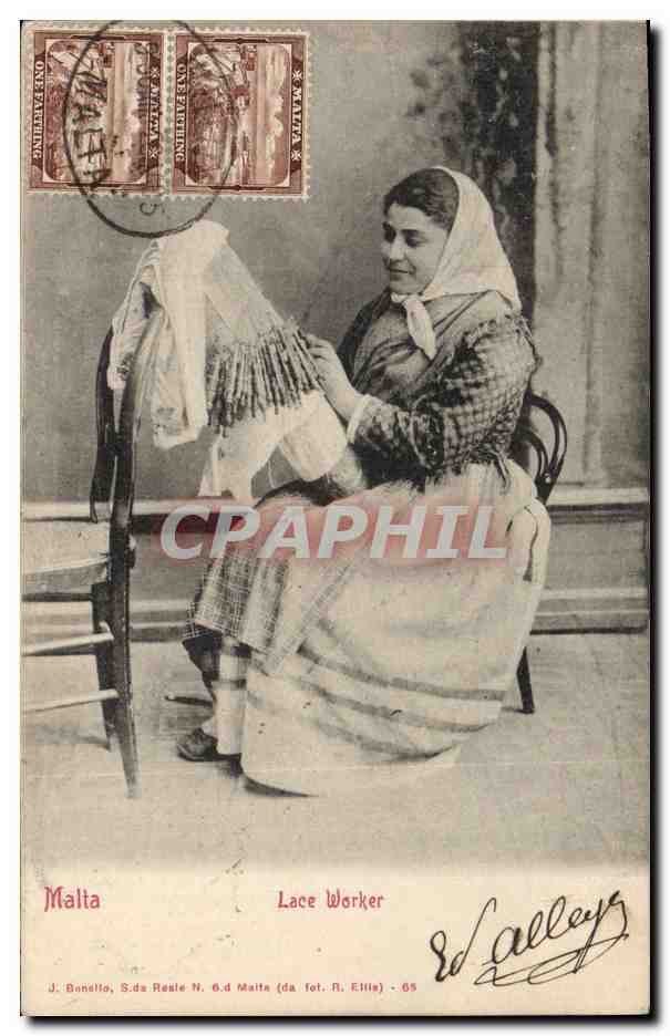 CPA Folklore Dentelle Dentelliere Malta Lace worker Malte