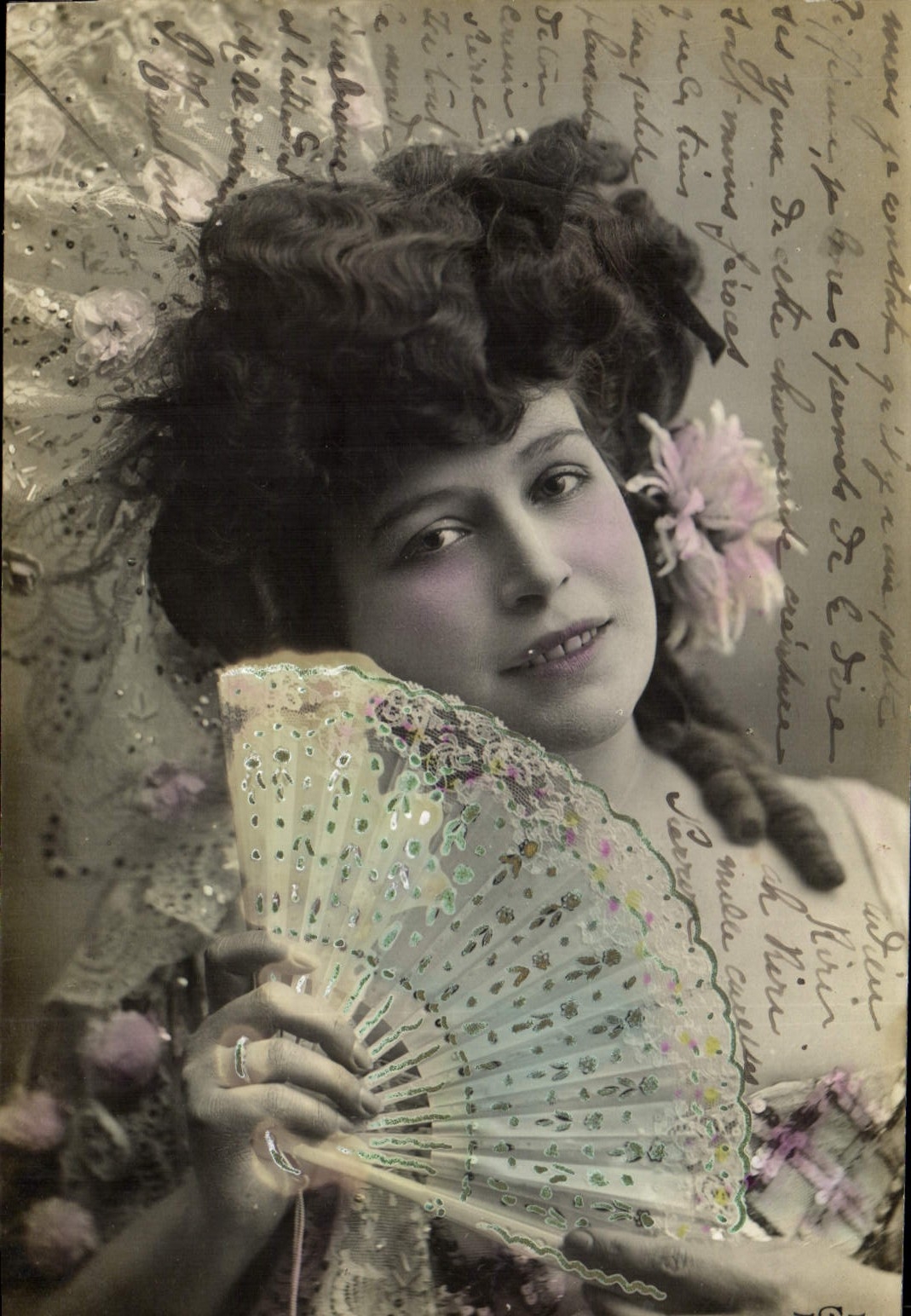 Jeune femme au parapluie décoré — Union Postale Universelle — n°11