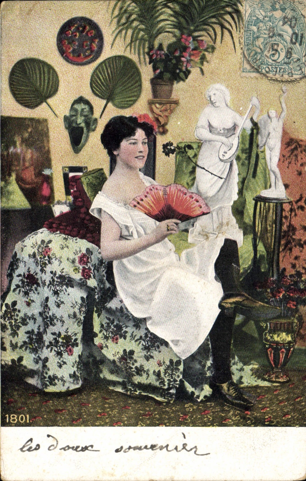 Femme assise avec éventail — intérieur exotique — éditeur 'Les Doux Souvenirs' n°1801