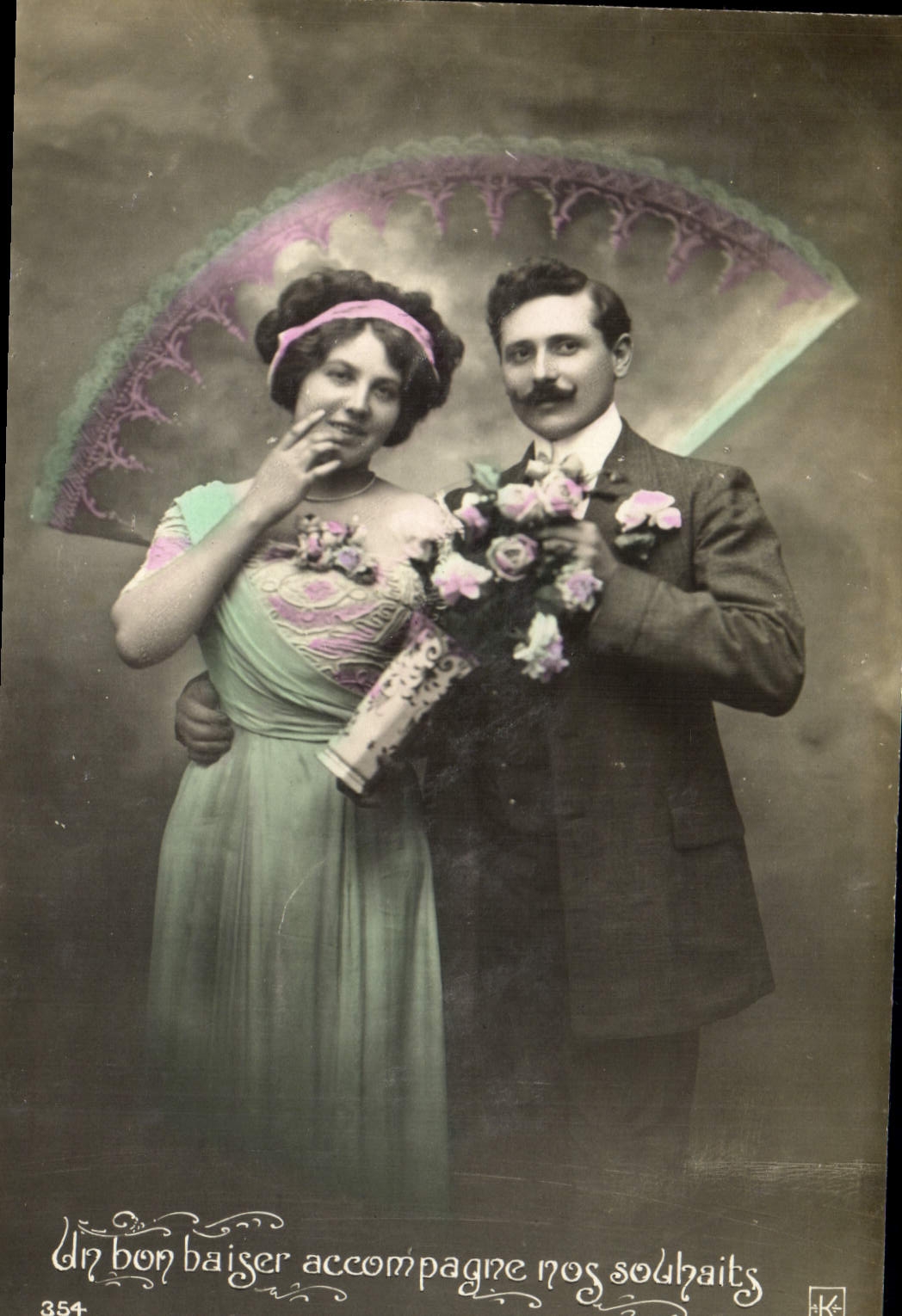 Couple en tenue de mariage — photo de studio — éditeur K.K. n°354