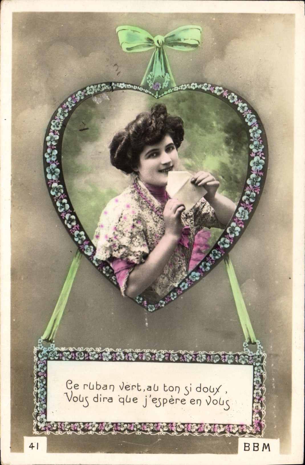 CPA Fantaisie Fleurs Femme Coeur 