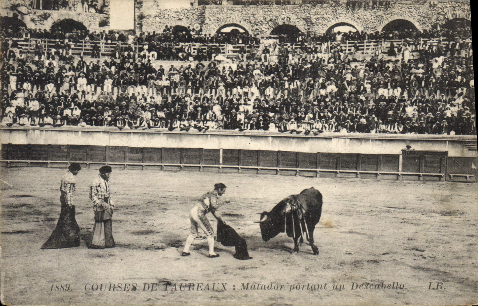 Cours de taureaux — Malador portant un Descabello — LR — 1889