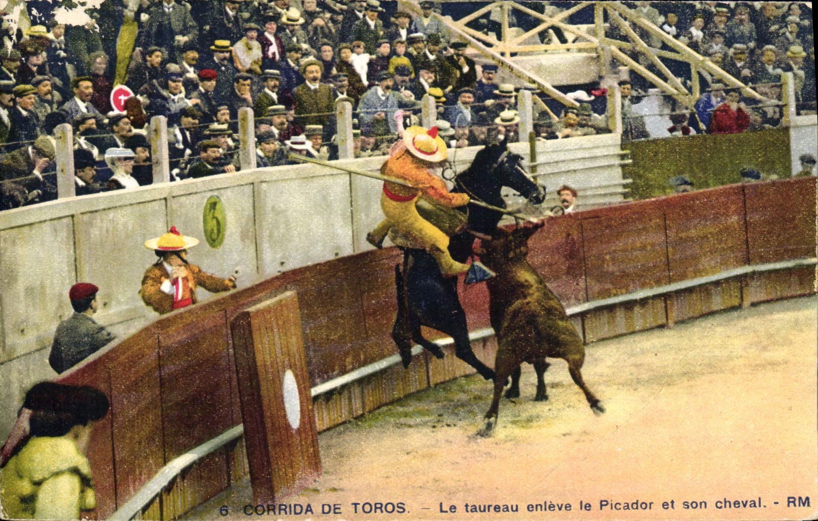 CPA Corrida Course de taureaux Le taureau enleve le picador et son cheval 