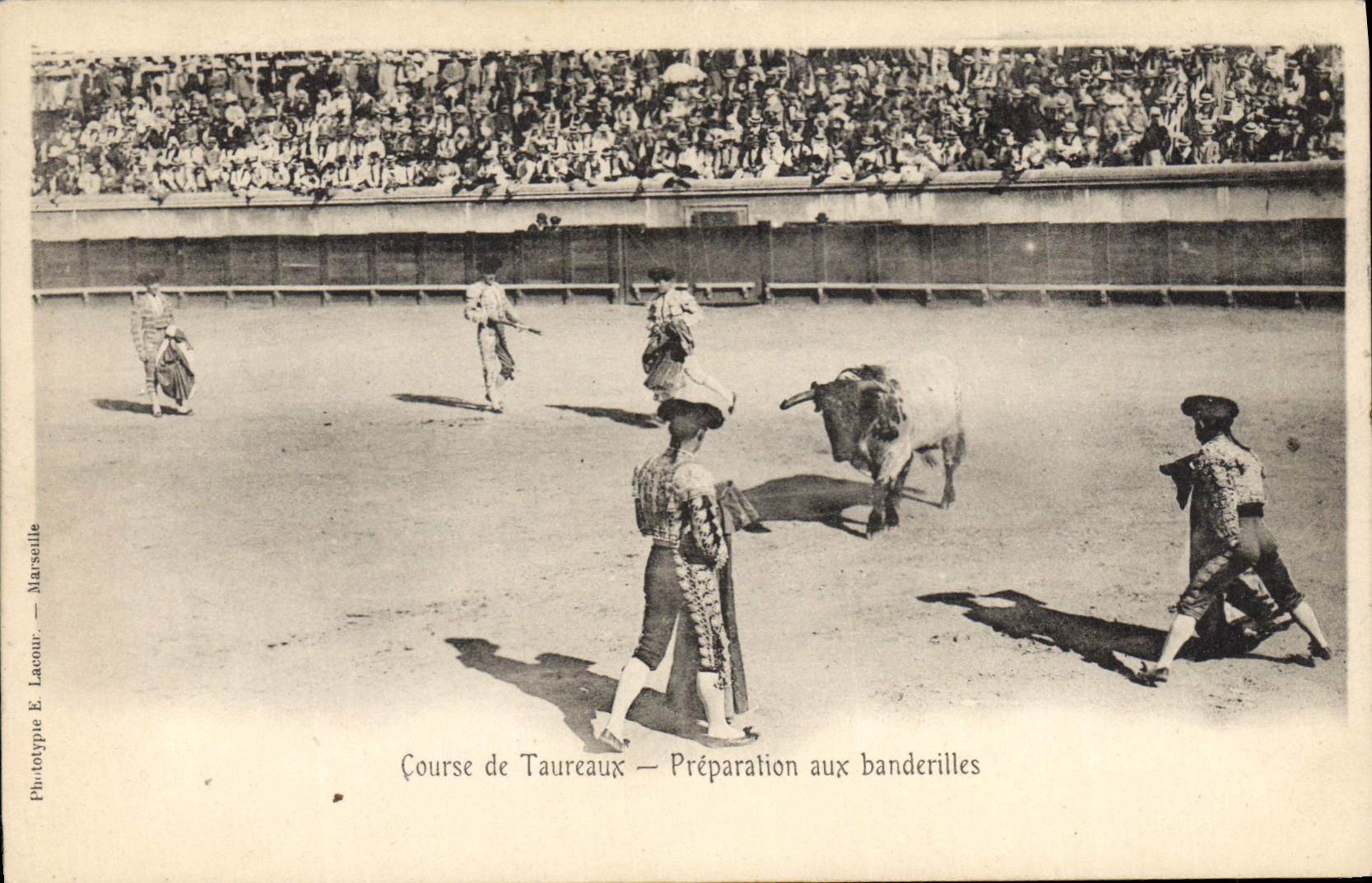 Course de Taureaux — Préparation aux banderilles — Phototype E. Lacour — Marseille