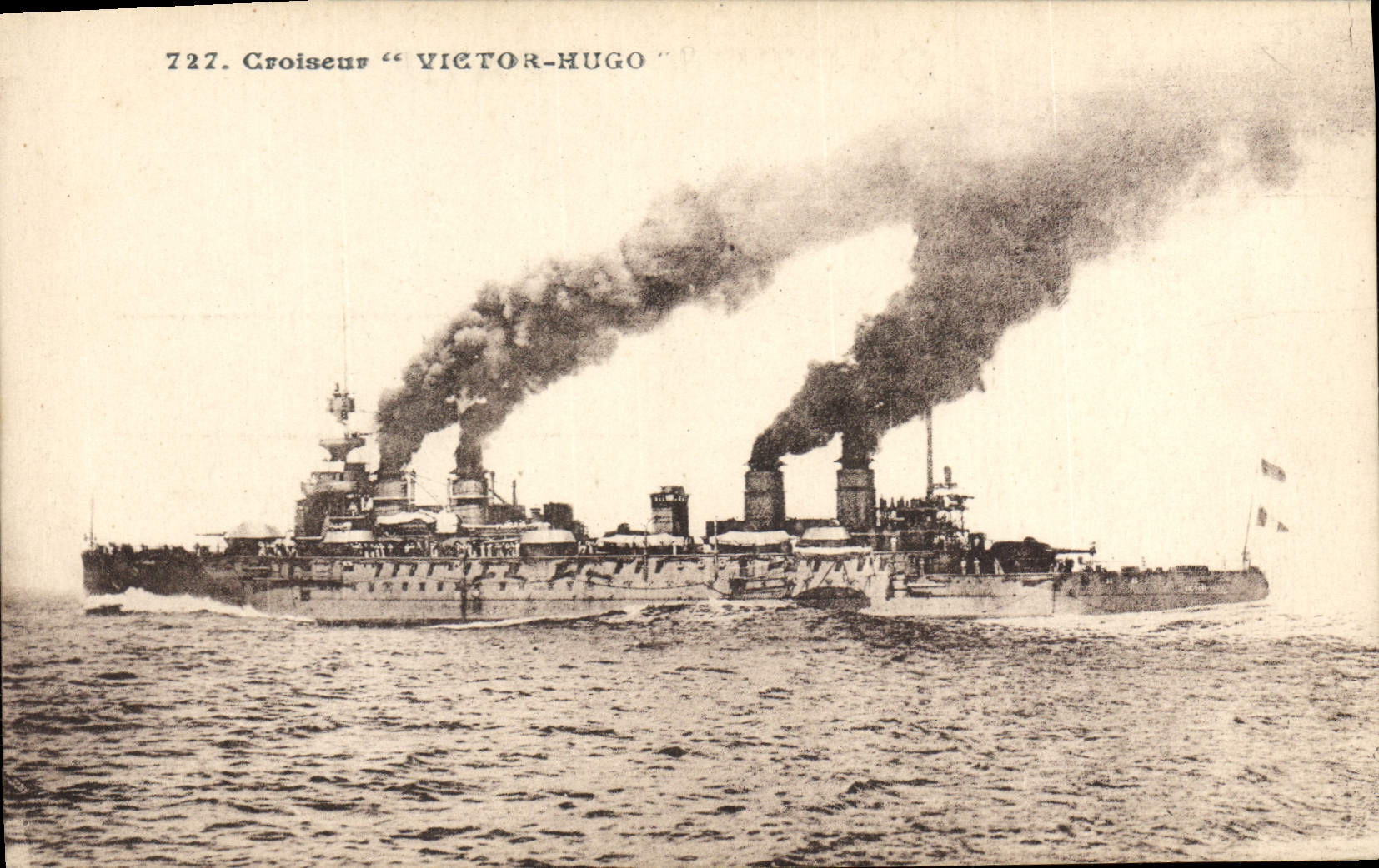 CPA Bateau de Guerre Croiseur Victor Hugo 